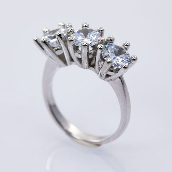 Anello Maxy Trilogy con pietre zirconi