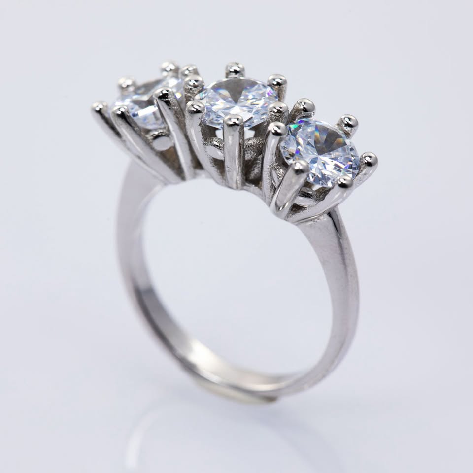 Anello Maxy Trilogy con pietre zirconi