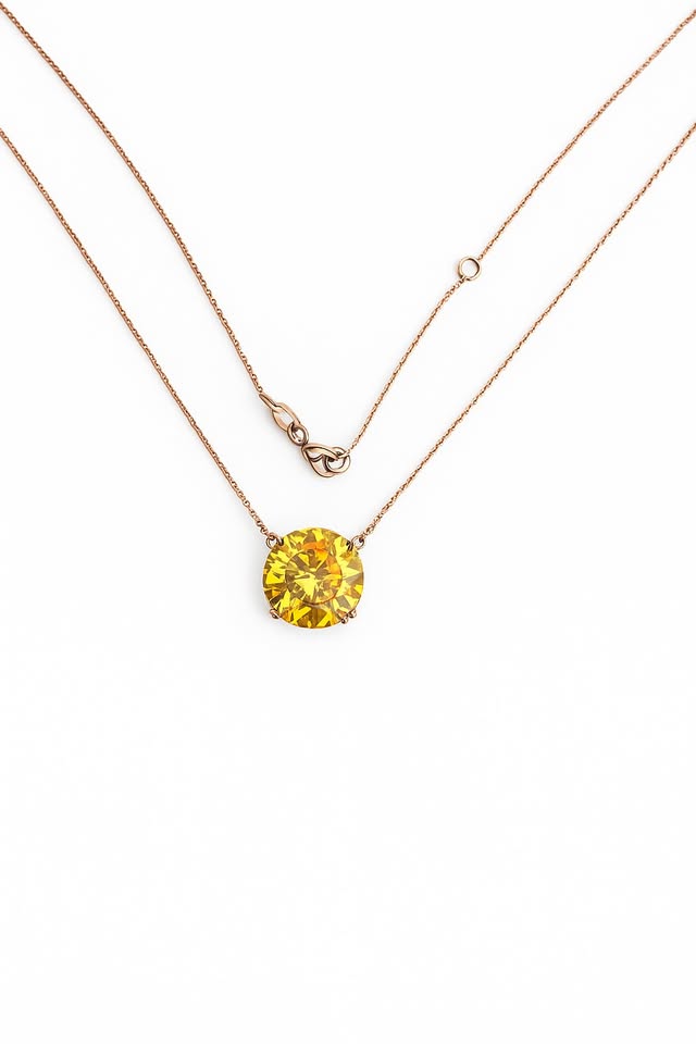 Catenina lunga cm 44+ 3 allungo Impreziosita dal bellissimo PUNTO LUCE mm 16 . Pietra multi sfaccettata luminosissima.